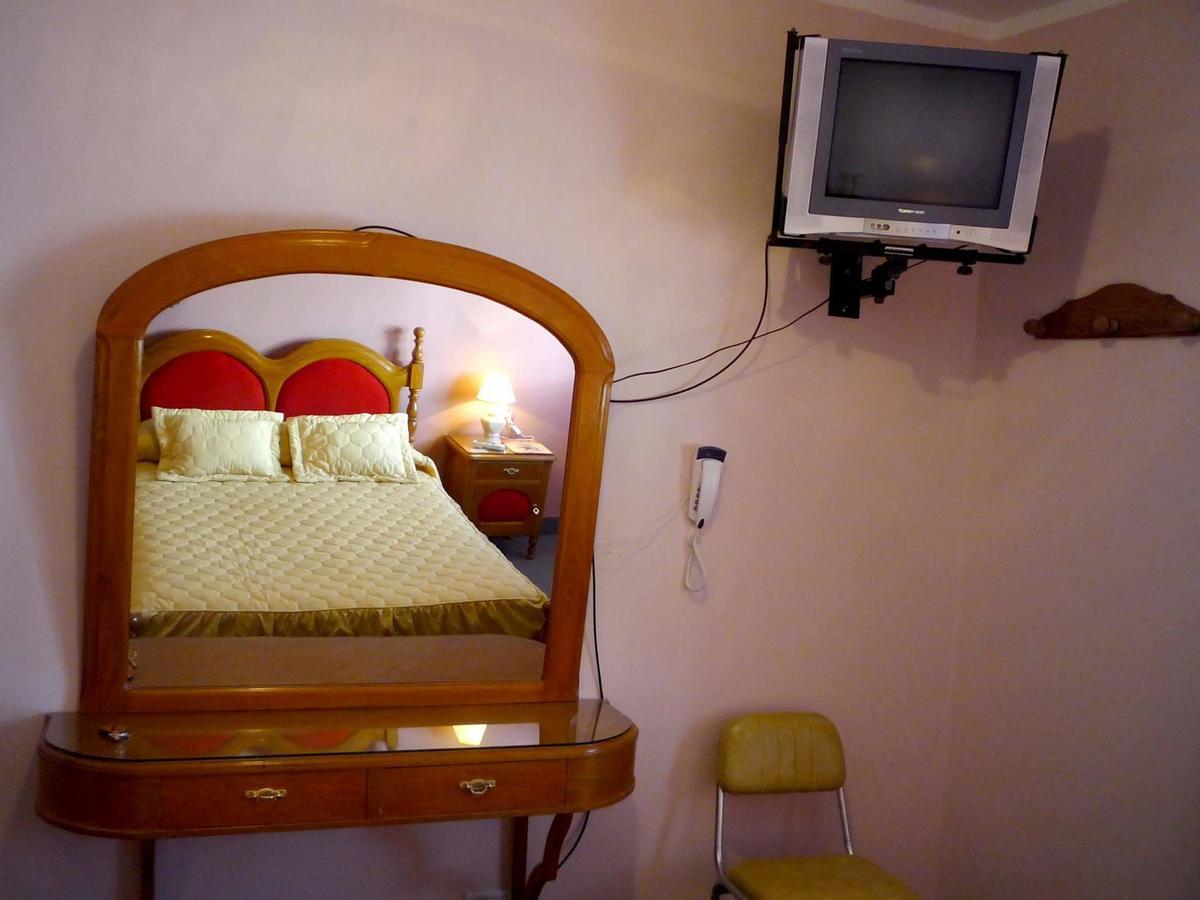 Hotel Las Rosas Салта Екстериор снимка